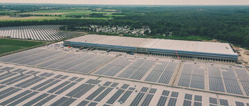 Arvato warehouses with photovoltaic systems on the roof